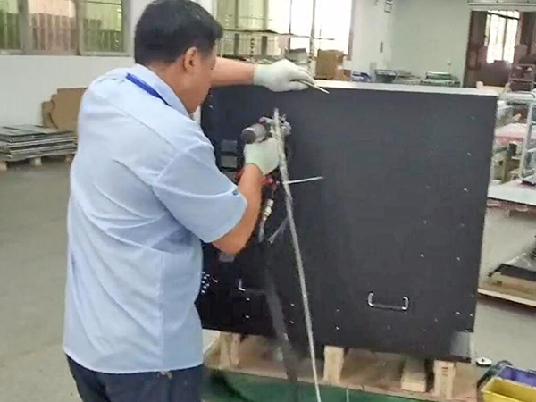 嘉豐機柜鉚接